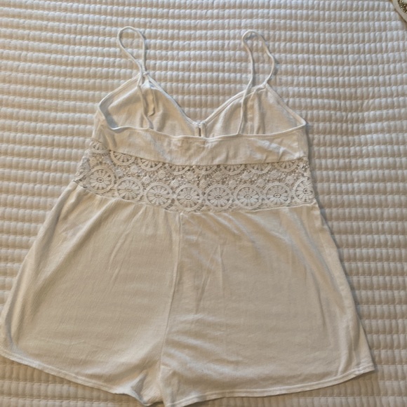 Urban outfitters white romper, great for beach cover up size Medium - Picture 2 of 4